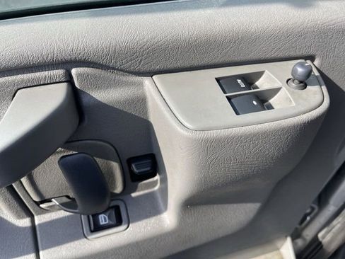 Used 2016 GMC Savana 2500 image 7