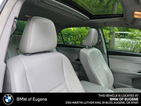 Used 2017 Toyota Camry XLE FWD image 10