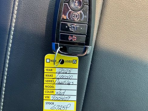 Used 2025 Lincoln Nautilus Reserve AWD/4WD image 19