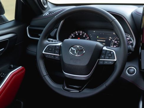 Certified 2024 Toyota Highlander XSE image 28