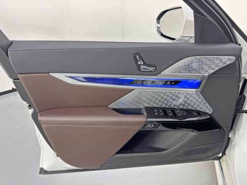 Used 2023 BMW i7 xDrive60 AWD/4WD image 50