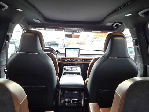 Used 2021 Lincoln Aviator Reserve w/ Equipment Group 201A image 11