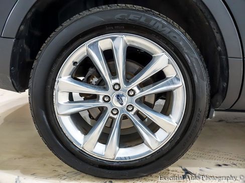 Used 2018 Ford Explorer XLT w/ Equipment Group 202A image 12