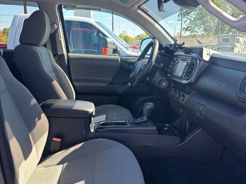Used 2019 Toyota Tacoma SR image 7