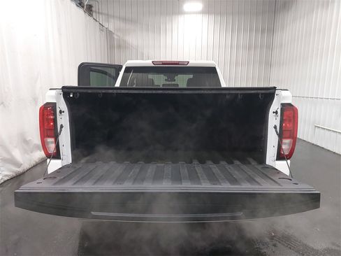 Used 2023 GMC Sierra 1500 SLE image 12