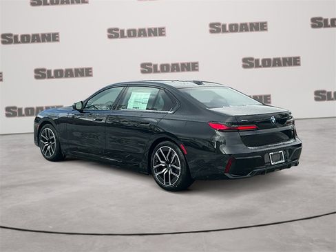 New 2026 BMW 750e xDrive image 3