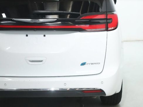 Used 2024 Chrysler Pacifica Limited FWD image 44