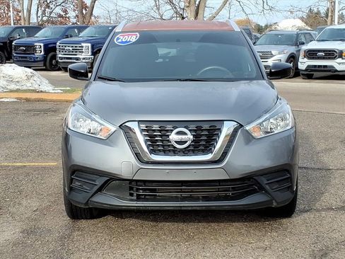Used 2018 Nissan Kicks SV image 2