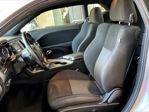 Used 2022 Dodge Challenger GT image 3