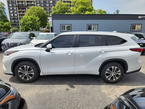 Used 2023 Toyota Highlander XLE FWD image 5