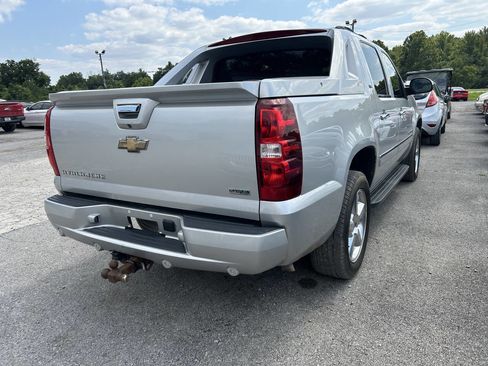 Used 2011 Chevrolet Avalanche LTZ image 6