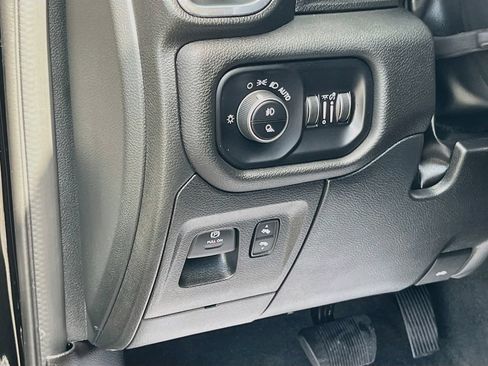 Used 2024 RAM 1500 Laramie AWD/4WD image 10