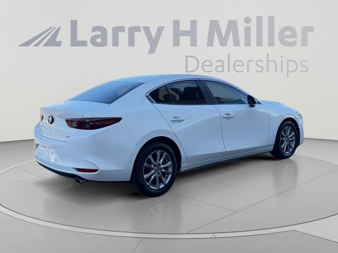Used 2019 MAZDA MAZDA3 Sedan FWD image 5