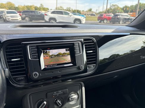 Used 2019 Volkswagen Beetle 2.0T S image 17