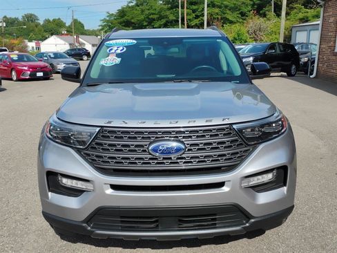 Used 2022 Ford Explorer XLT w/ Equipment Group 202A AWD/4WD image 2