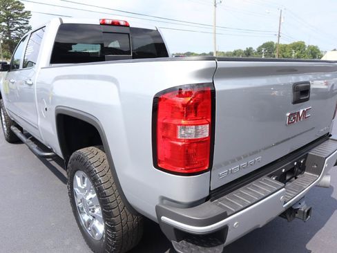 Used 2018 GMC Sierra 2500 Denali w/ Duramax Plus Package AWD/4WD image 7