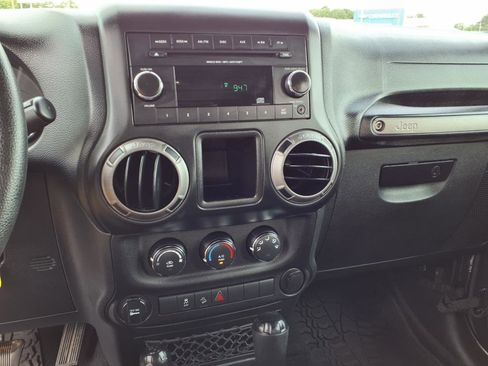 Used 2017 Jeep Wrangler Unlimited Sport image 6