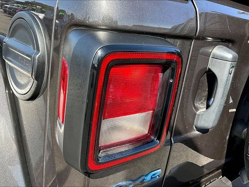 Used 2024 Jeep Wrangler Unlimited w/ Convenience Group AWD/4WD image 29