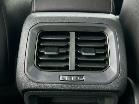 Used 2021 Volkswagen Tiguan SE image 27