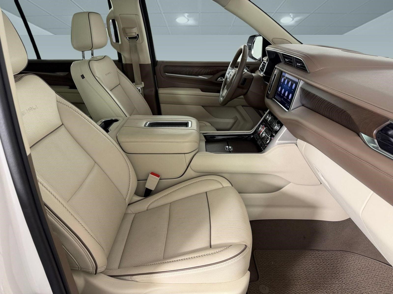 Used 2021 GMC Yukon Denali w/ Denali Premium Package RWD image 28