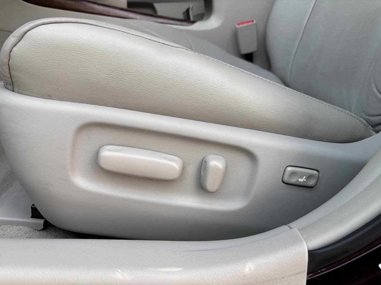 Used 2012 Toyota Avalon FWD image 27