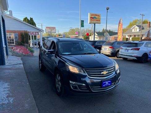 Used 2017 Chevrolet Traverse Premier FWD image 4
