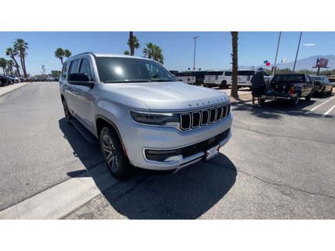 Used 2024 Jeep Wagoneer L Series II w/ Flexible Seating Group AWD/4WD image 2