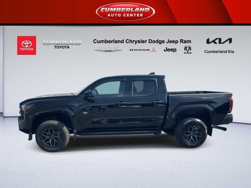 Used 2025 Toyota Tacoma SR image 5