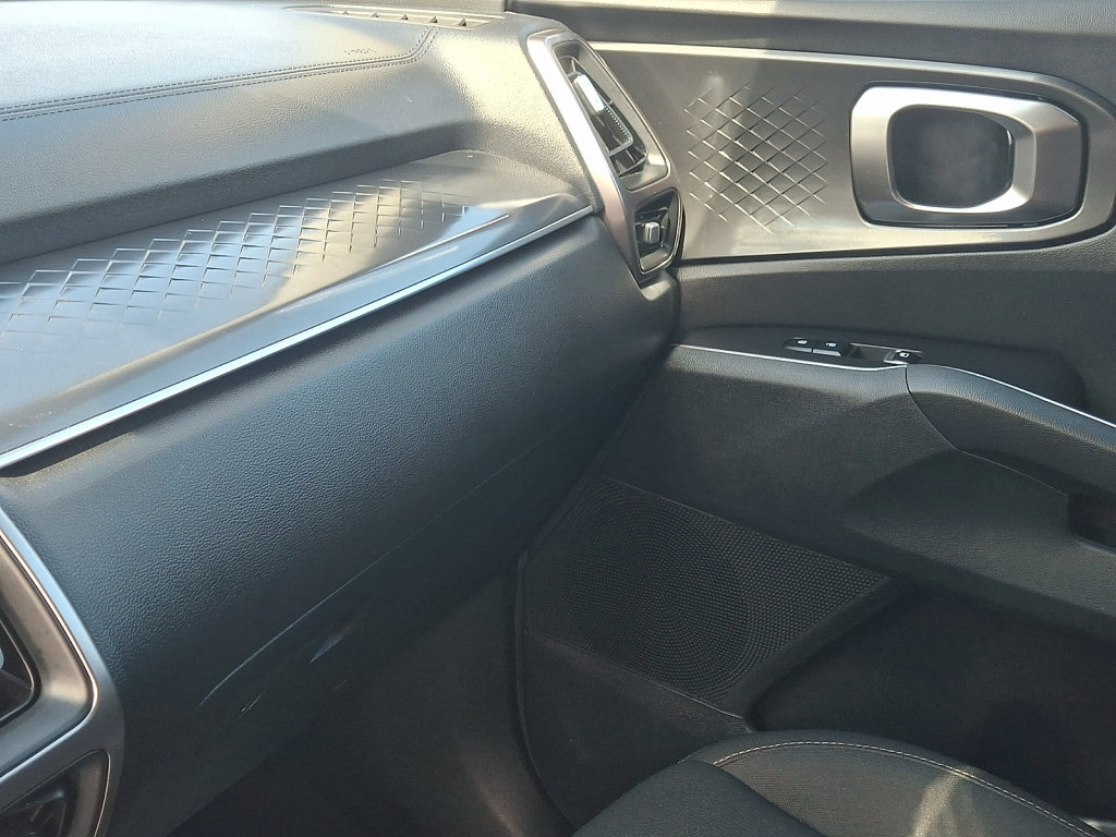 Used 2023 Kia Sorento LX FWD image 30