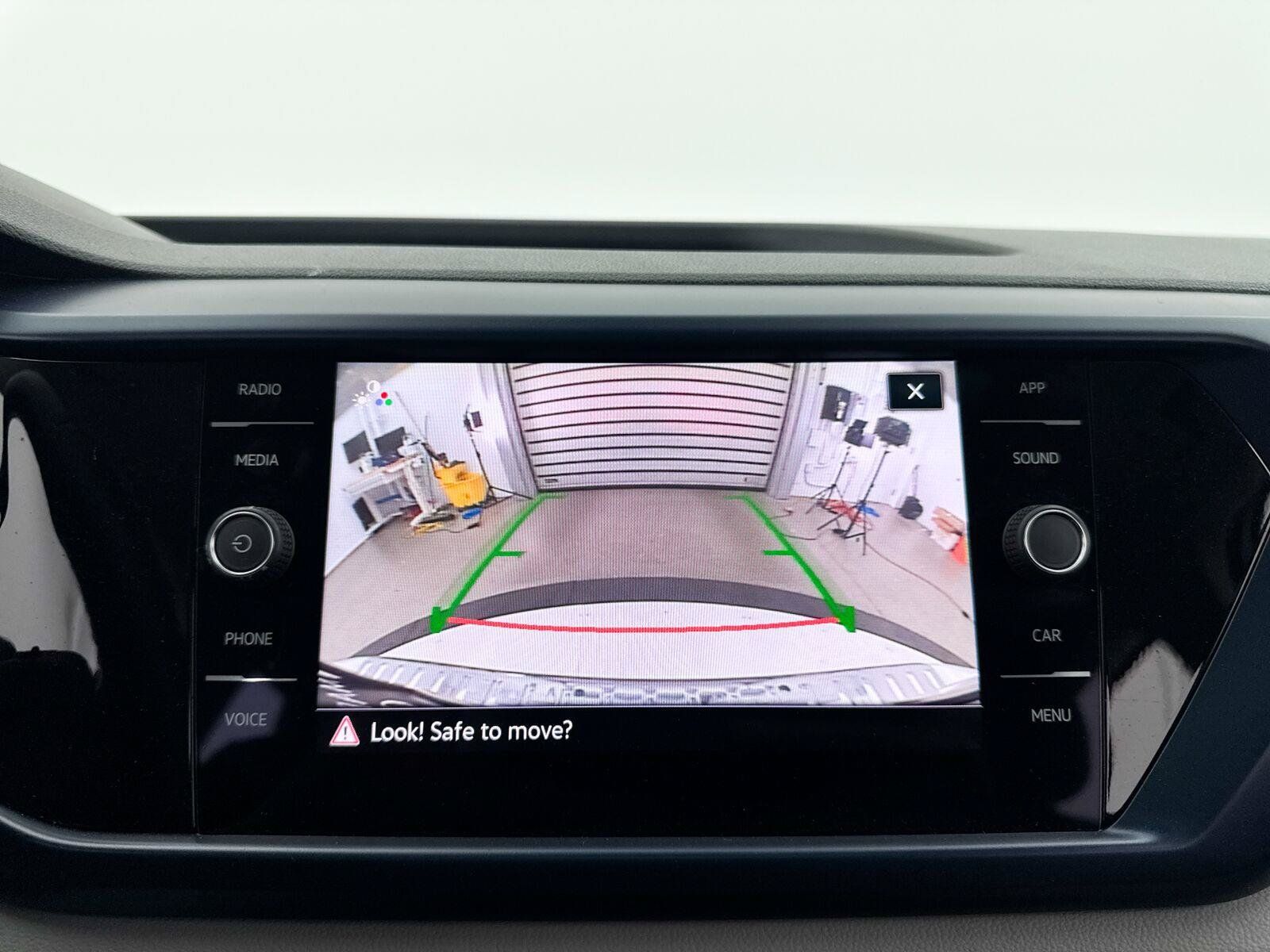 Used 2023 Volkswagen Taos SE w/ Panoramic Sunroof Package FWD image 9