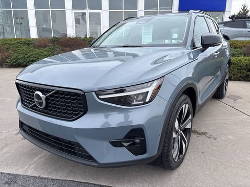 Certified 2023 Volvo XC40 B5 Plus w/ Driver Assist Package AWD/4WD image 2