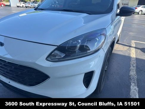 Used 2021 Ford Escape SE w/ SE Sport Appearance Package AWD/4WD image 2