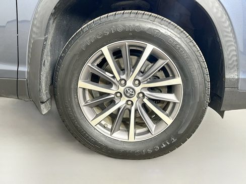 Used 2019 Toyota Highlander XLE AWD/4WD image 10