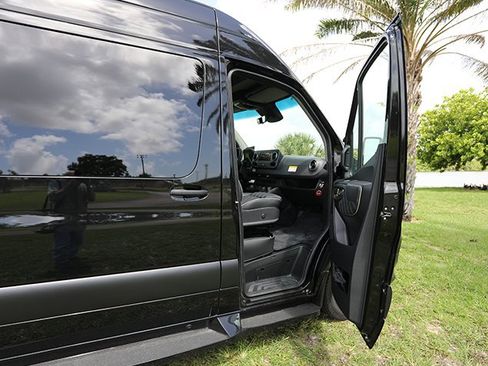 Used 2024 Mercedes-Benz Sprinter 3500 image 19