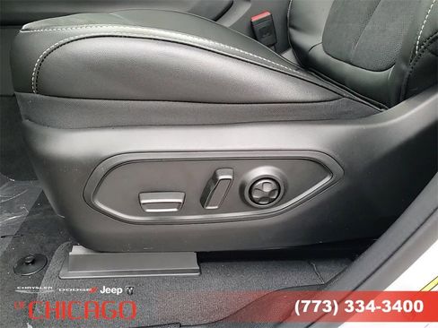 Certified 2025 Jeep Grand Cherokee L Altitude image 16