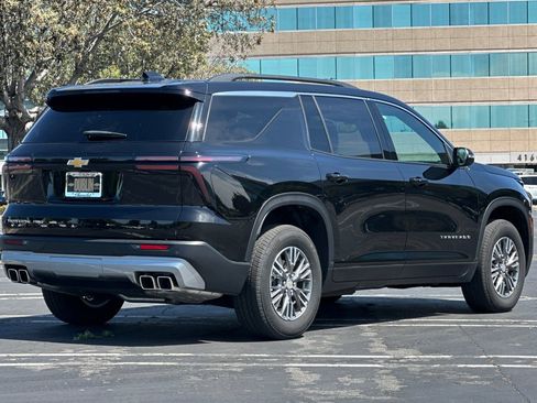 Used 2025 Chevrolet Traverse LT AWD/4WD image 4