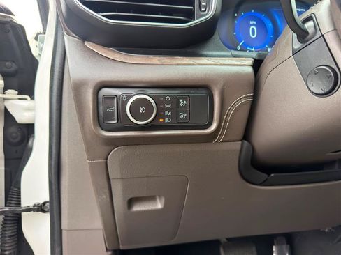 Used 2020 Ford Explorer Platinum w/ Premium Technology Package AWD/4WD image 12