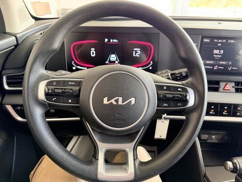 Used 2023 Kia Sportage LX AWD/4WD image 17