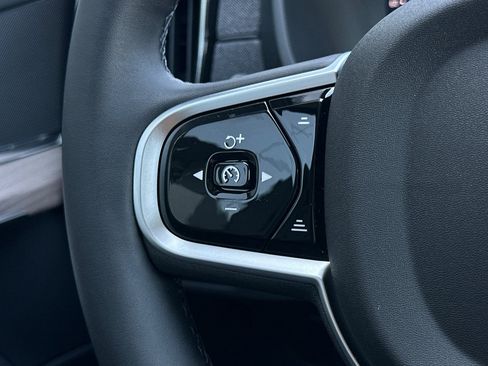 Certified 2025 Volvo XC90 B6 Core w/ Protection Package Premier image 28