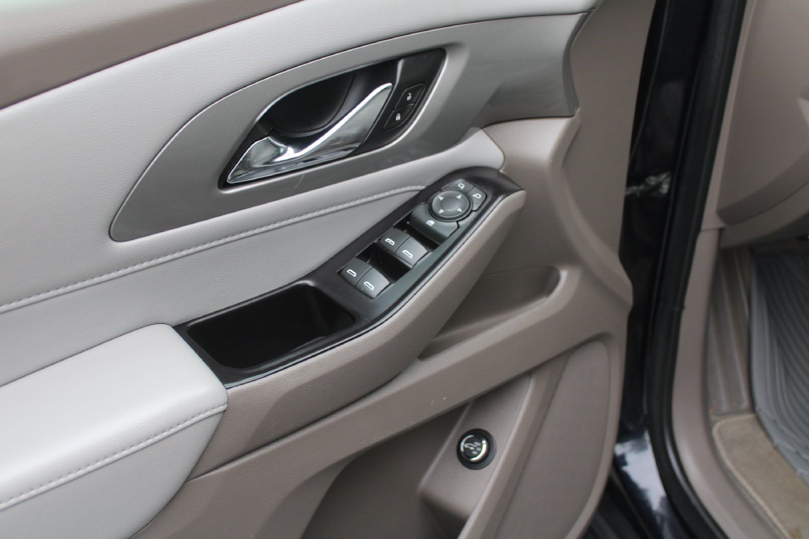 Used 2020 Chevrolet Traverse LT FWD image 19