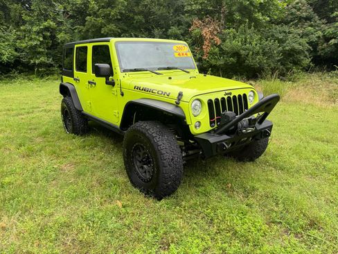 Used 2017 Jeep Wrangler Unlimited Rubicon w/ Connectivity Group AWD/4WD image 3