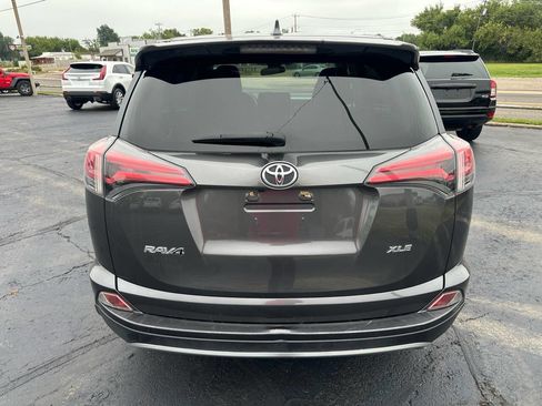 Used 2018 Toyota RAV4 XLE w/ Carpet Mat Package image 9