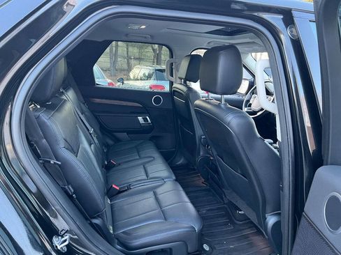 Used 2017 Land Rover Discovery HSE image 15