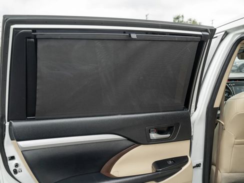 Used 2018 Toyota Highlander XLE AWD/4WD image 9