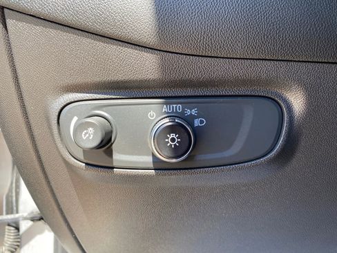 Used 2021 Chevrolet Equinox LS w/ LS Convenience Package image 49