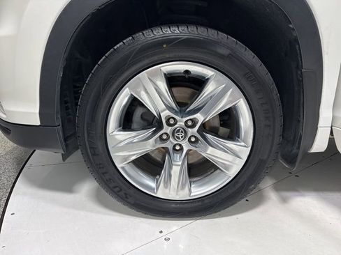 Used 2016 Toyota Highlander Limited Platinum AWD/4WD image 10