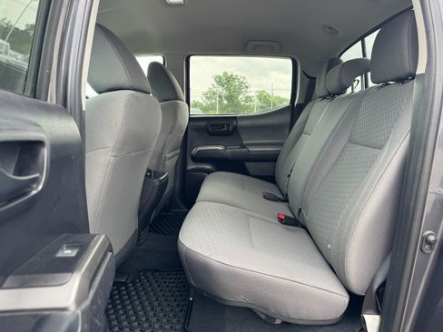 Used 2020 Toyota Tacoma SR5 AWD/4WD image 16