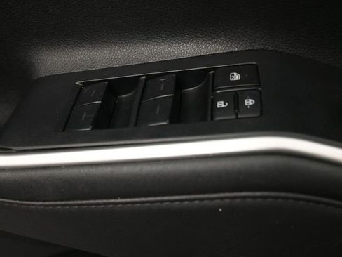 Used 2024 Toyota Highlander XLE image 18