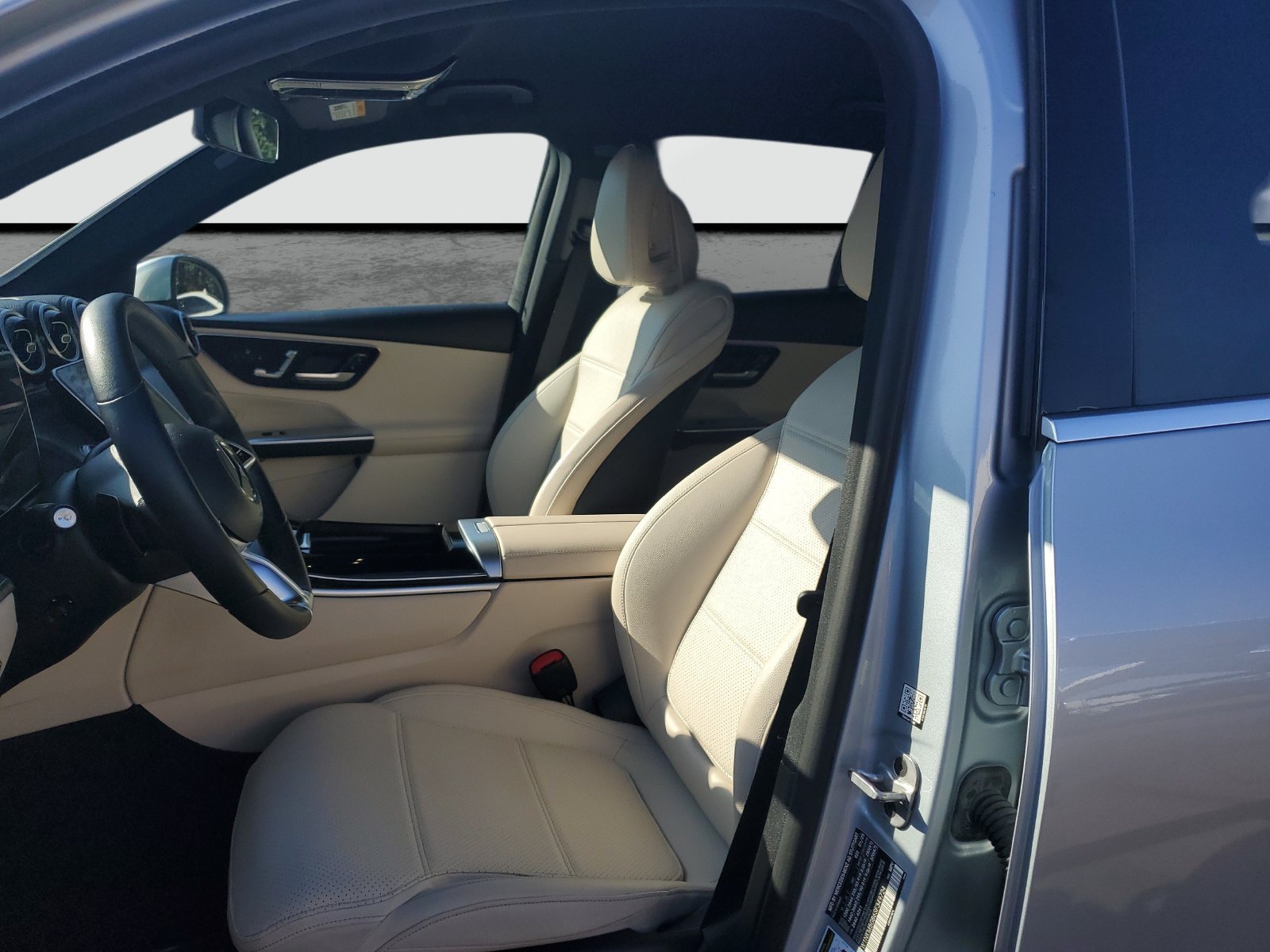 Used 2025 Mercedes-Benz GLC 350e 4MATIC image 18
