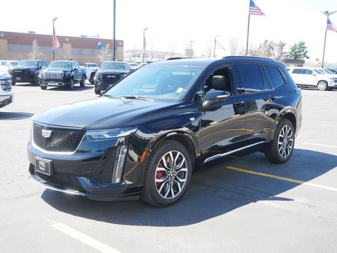 Used 2024 Cadillac XT6 Sport w/ LPO, Floor Liner Package AWD/4WD image 4